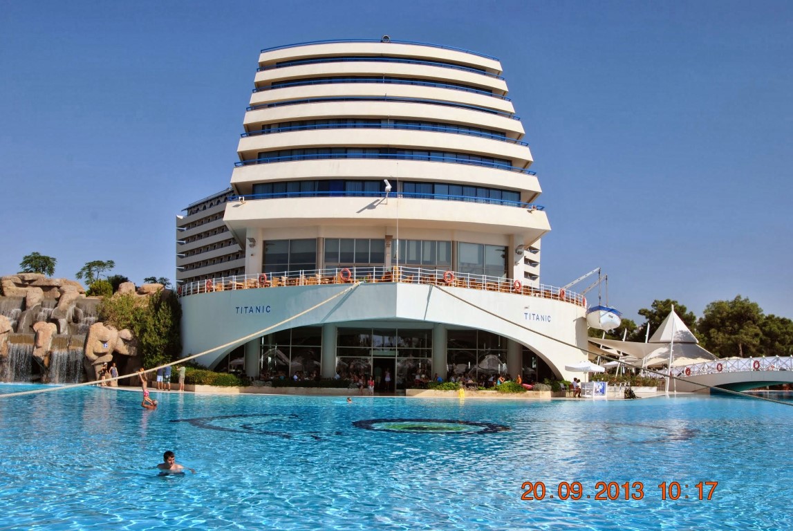 imagini hotel TITANIC LARA